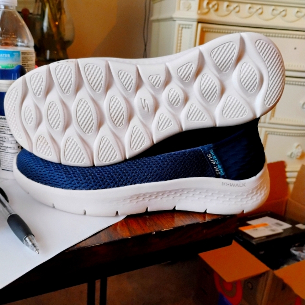 Sketchers slip on go walk tennis size 8 new in box color Blue  tennis shoe